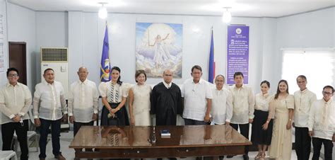 Sipalay officials take oath .